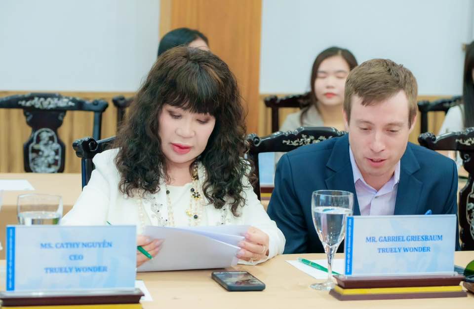 truely-wonder- llc-hanh-trinh -ket-noi-giao- duc-doanh-nghi ep-va-co-hoi-t oan-cau-13.jpg