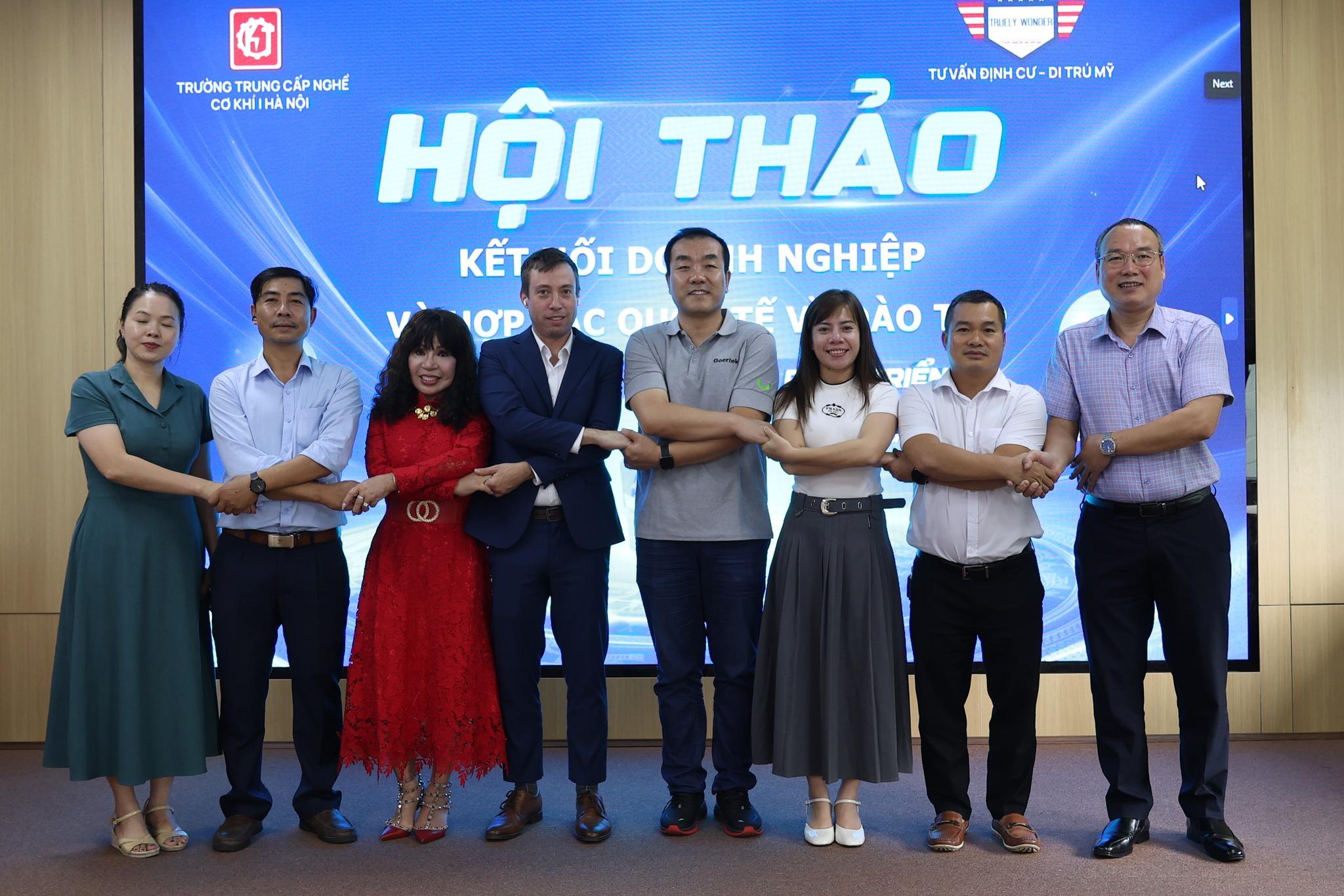 truely-wonder- llc-hanh-trinh -ket-noi-giao- duc-doanh-nghi ep-va-co-hoi-t oan-cau-7.jpg